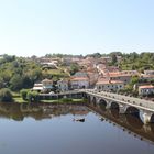 Vue de la Vienne à L'Isle Jourdain, avec en l'arrière-plan le Viaduc ferroviaire