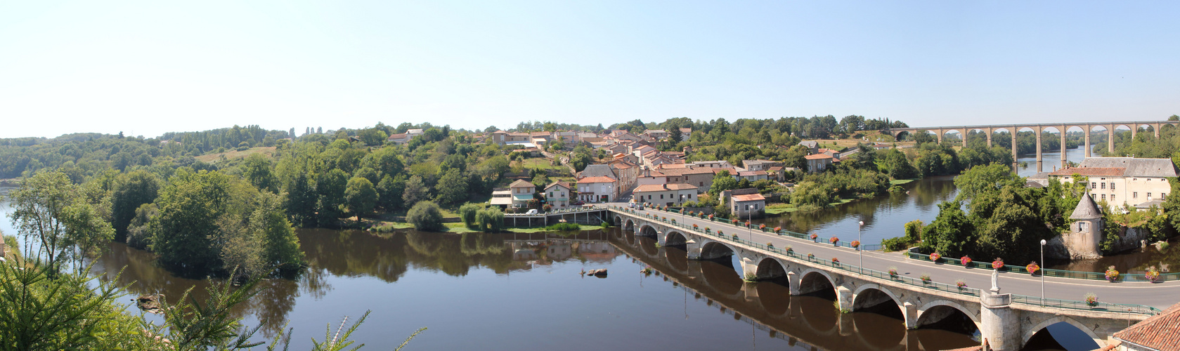 Vue de la Vienne à L'Isle Jourdain, avec en l'arrièreplan le Viaduc