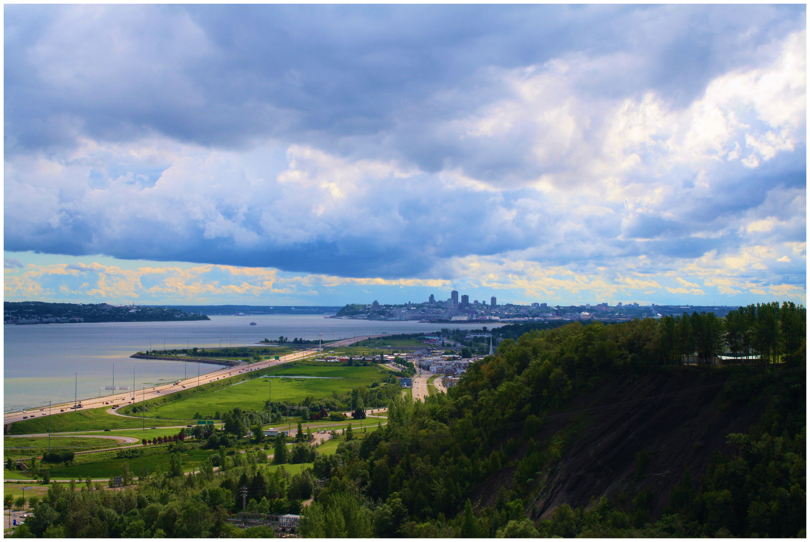 vue de quebec au loin