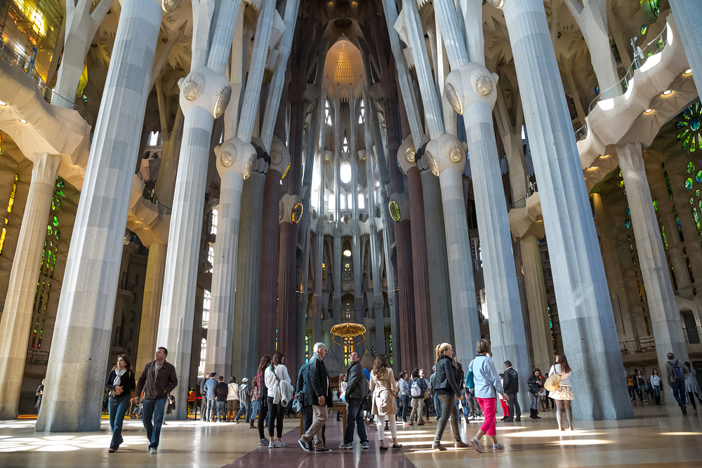 Vue d'ensemble de la nef principale de la Sagrada Familia