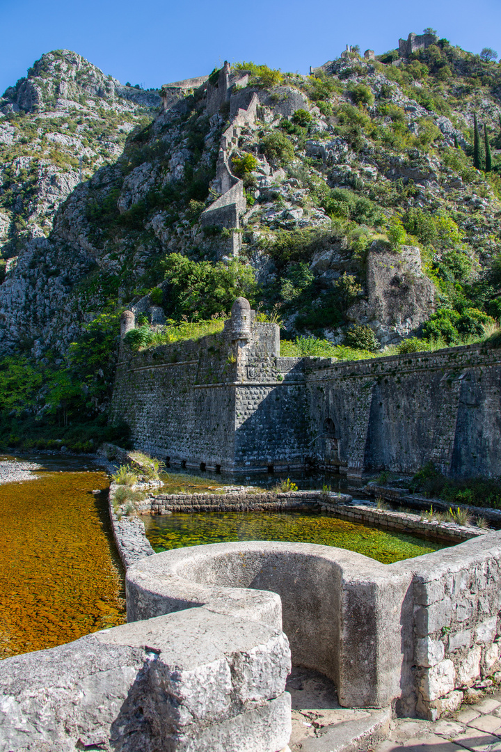 Vue des remparts de Kotor.