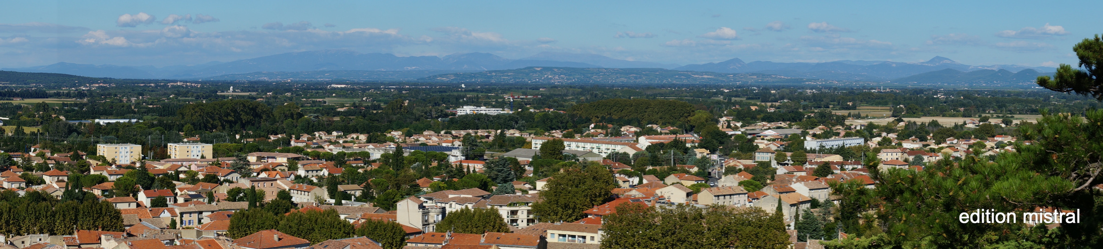 vue d`Orange vers le Mont Ventoux Blick von Orange Richtung Mont Ventoux