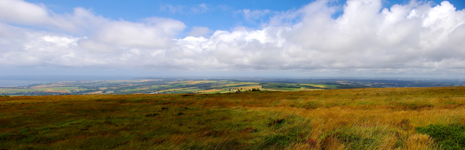 VUE DU MENEZ-HOM EN BRETAGNE 2012 FACE À L'ENTRÉE DE LA PRESQU'ÎLE DE CROZON