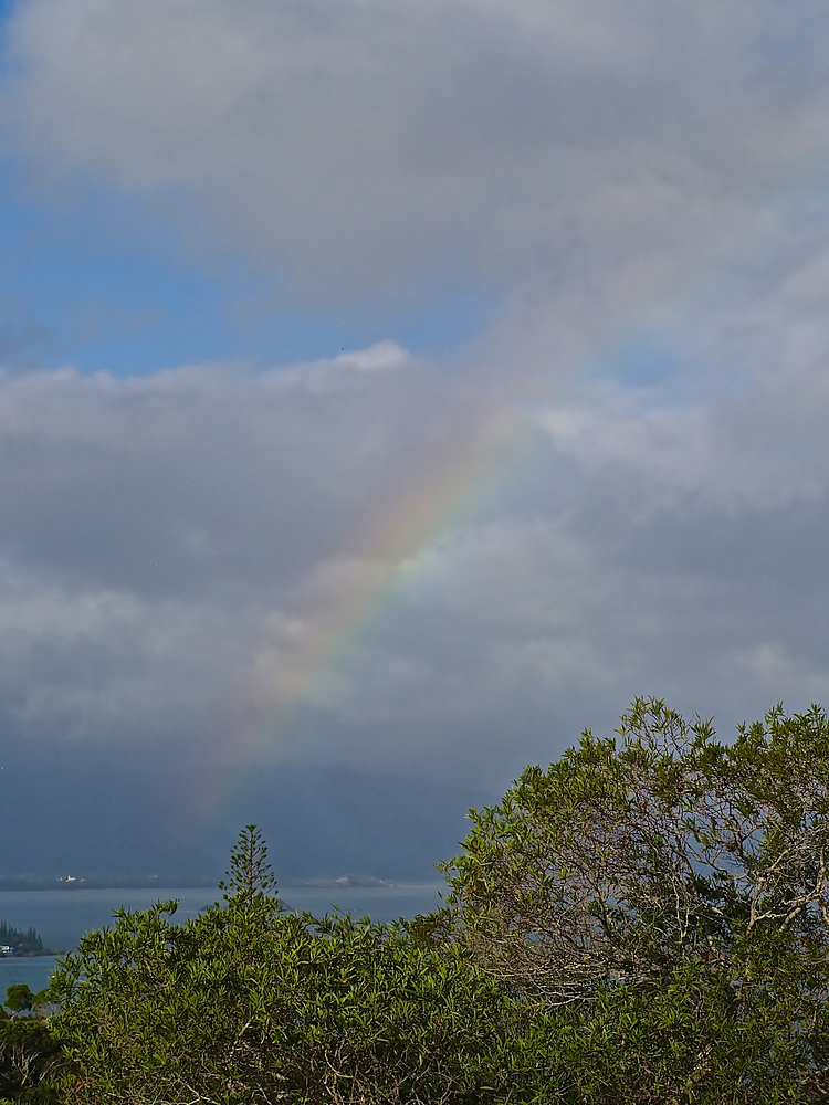 Vue du Mont Ouen Toro, un jour de pluie à Nouméa