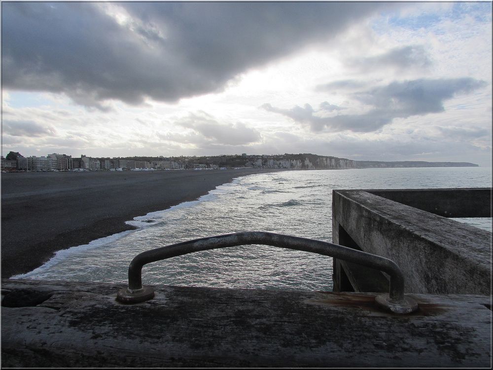 ..Vue du phare de Dieppe..