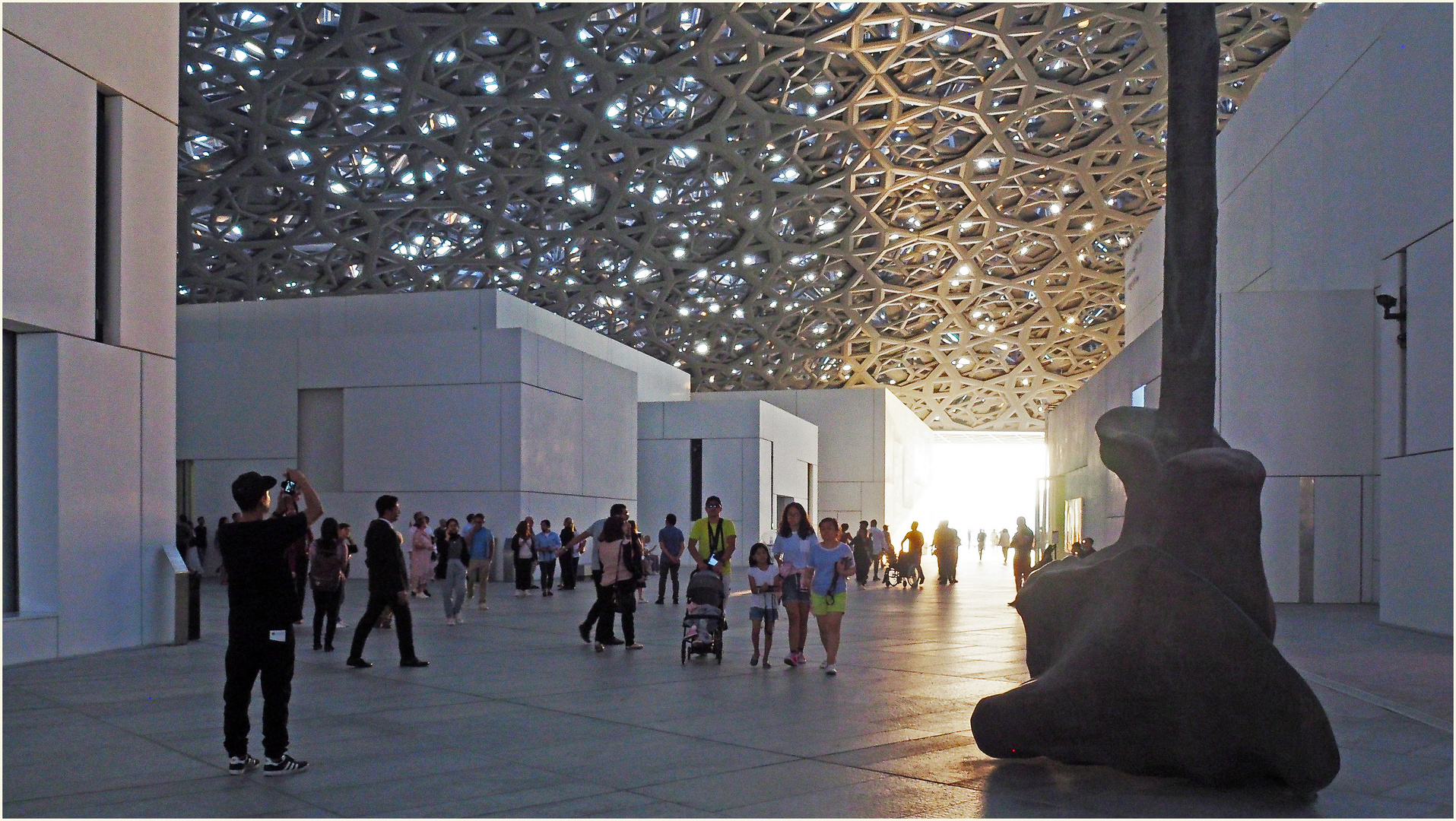 Vue d'une autre place du Louvre Abu Dhabi