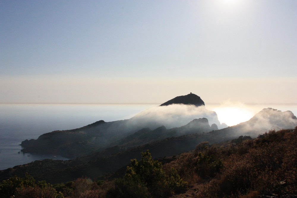 Vue étrange du capo Rosso, Golfe de Porto, Corse