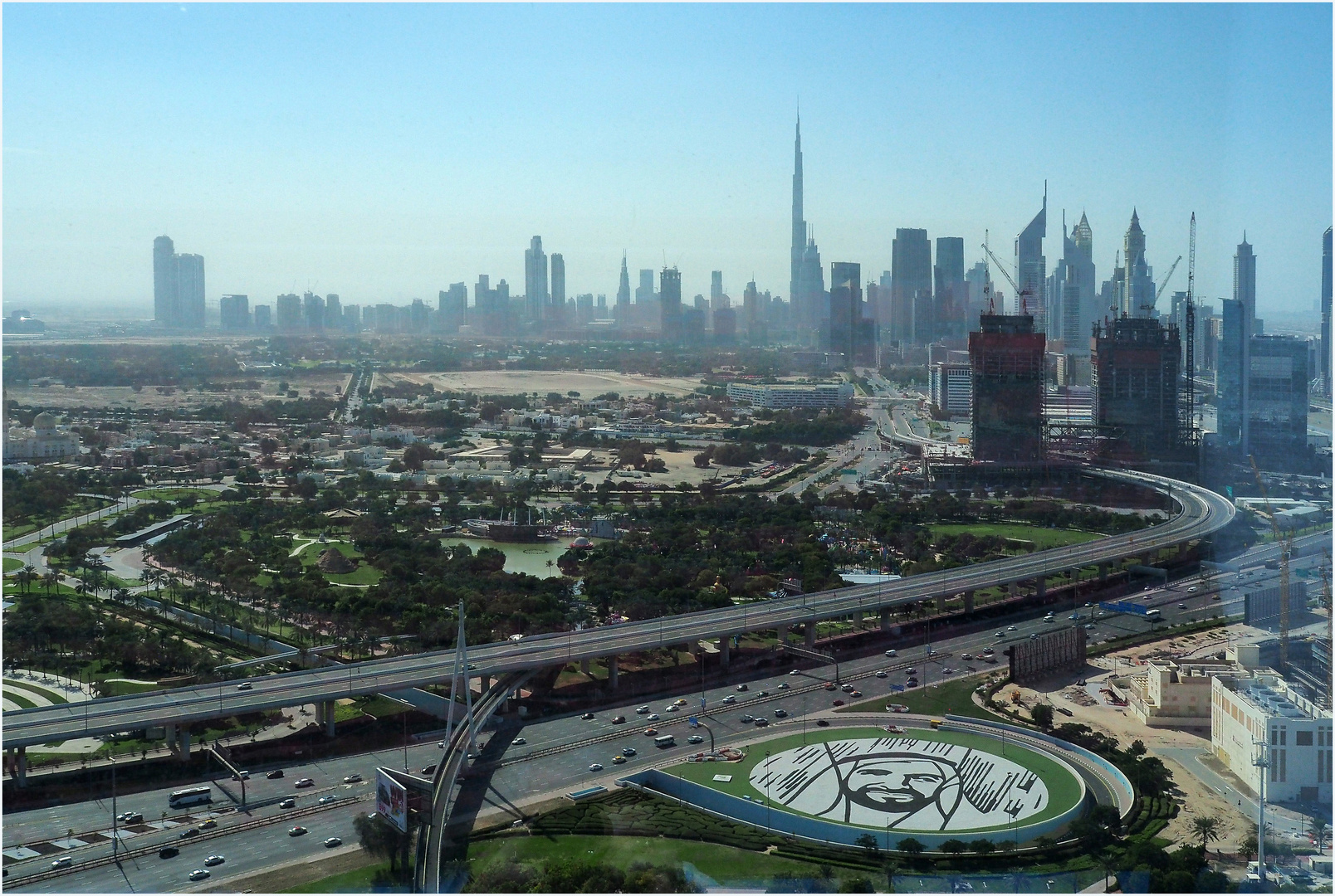 Vue générale sur Dubaï à partir du "Dubaï Frame"