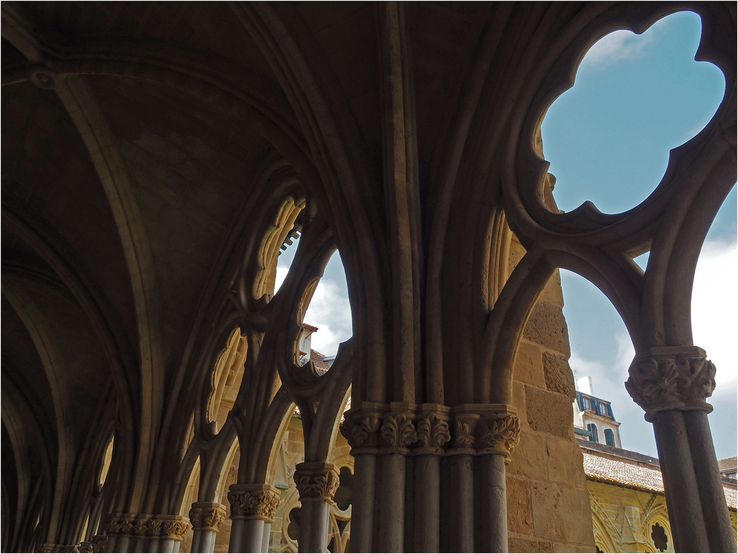 Vue intérieure du Cloître de la Cathédrale Sainte-Marie de Bayonne