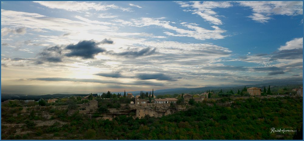 Vue panoramique sur Gordes, Lubéron, Vaucluse