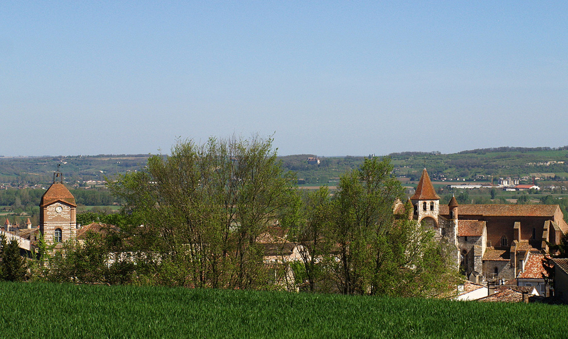 Vue plongeante sur Auvillar (Tarn-et-Garonne) et la vallée de la Garonne