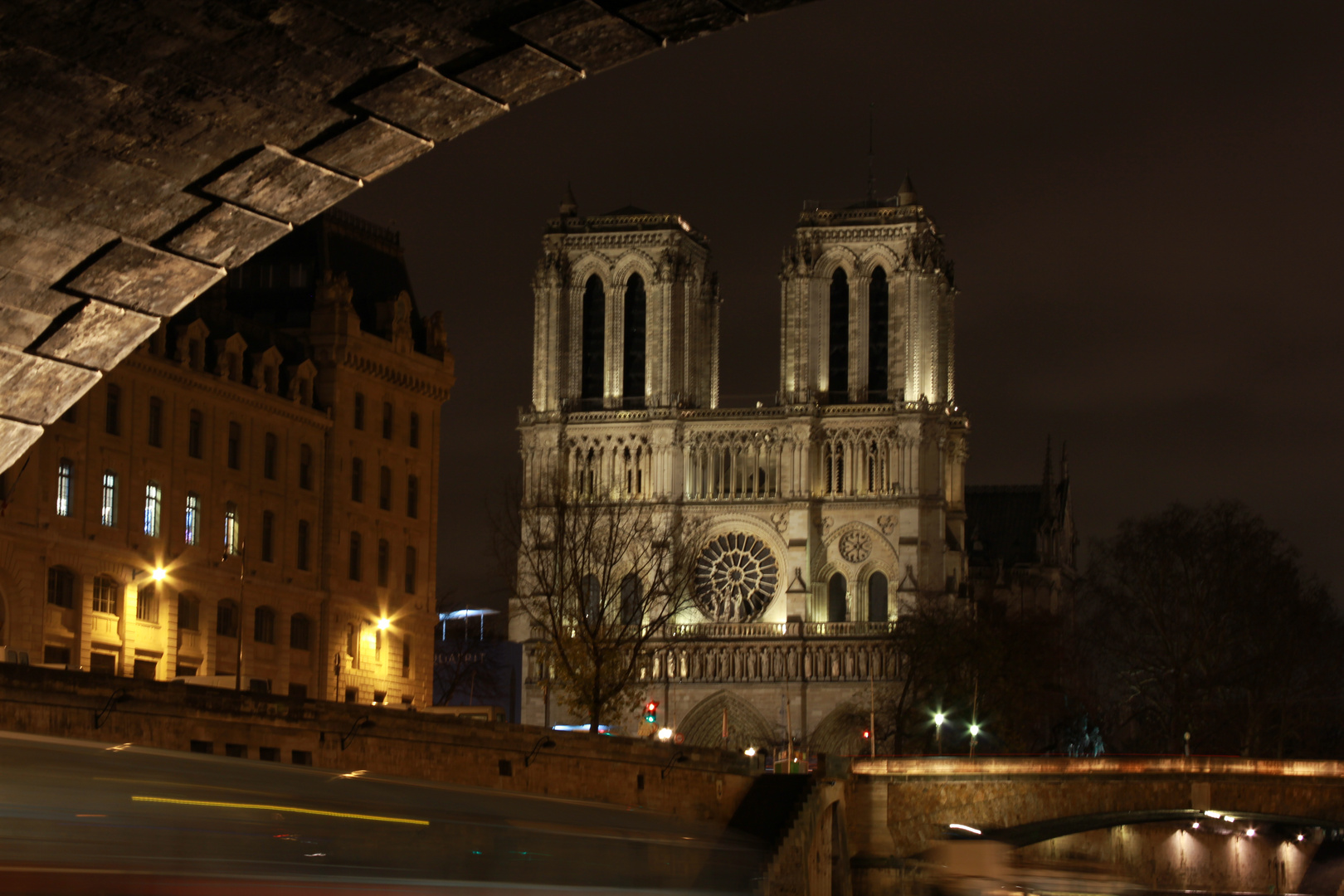 Vue sous les ponts.