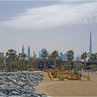 Vue sue le skyline de Dubaï à partir de la plage de Jumeira, La Mer