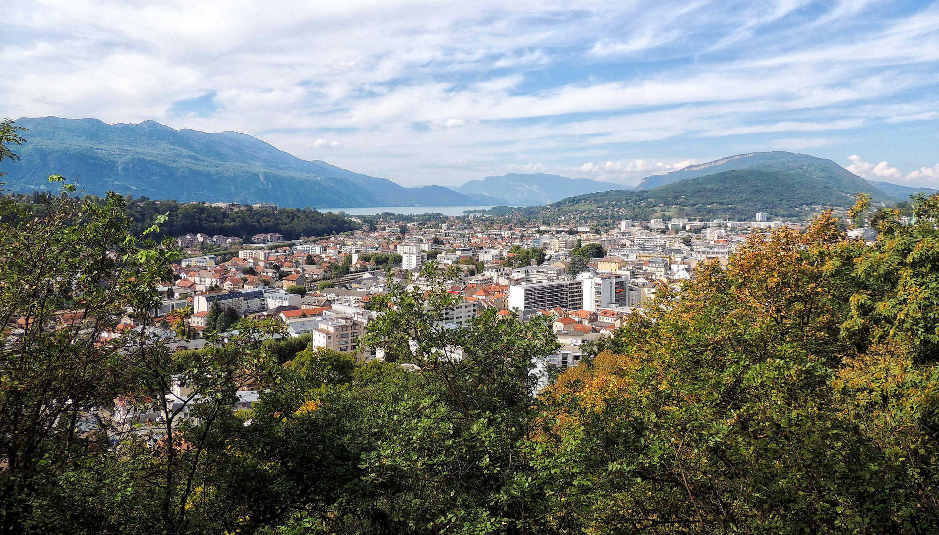 Vue sur Aix les Bains depuis le bois Vidal 