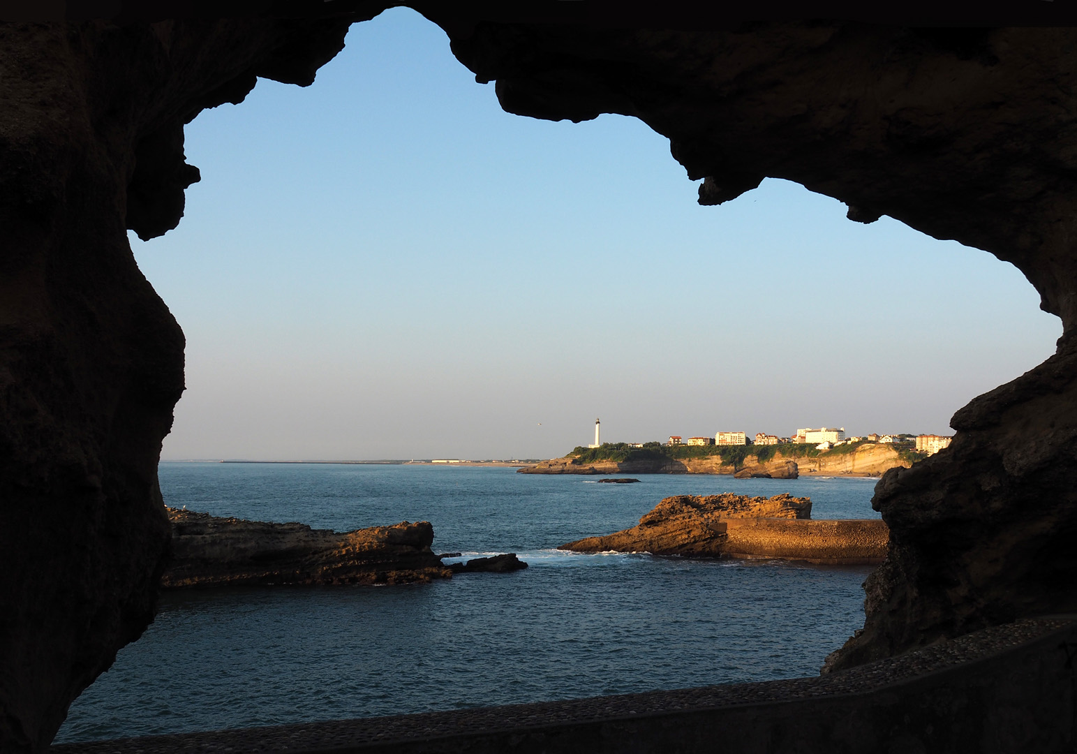 Vue sur Biarritz et son phare…