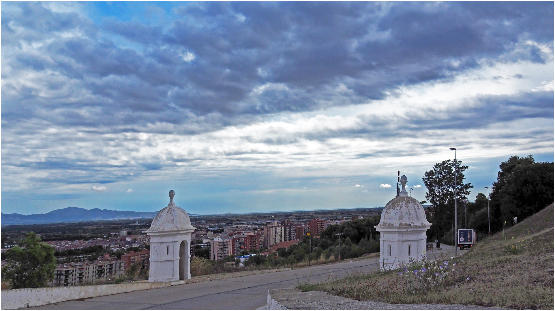 Vue sur Figueras depuis la colline du Château Sant Ferran