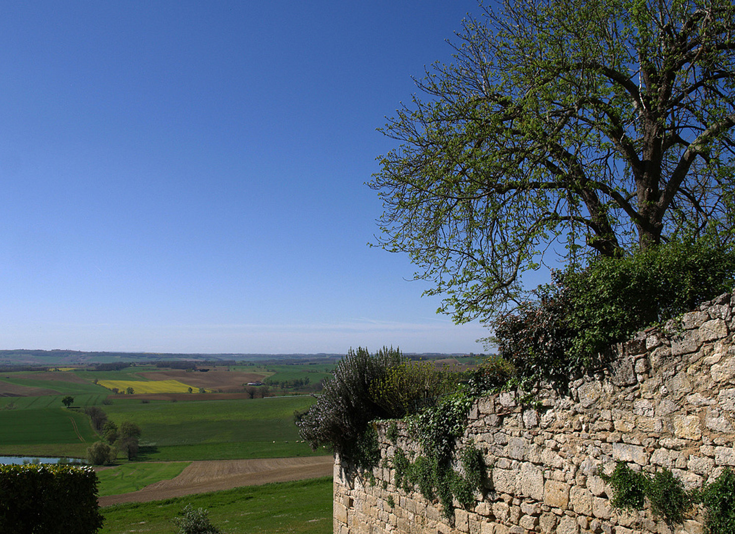 Vue sur la campagne autour de Flamarens (Gers)  -- Aussicht auf das Land um Flamarens (Gers)