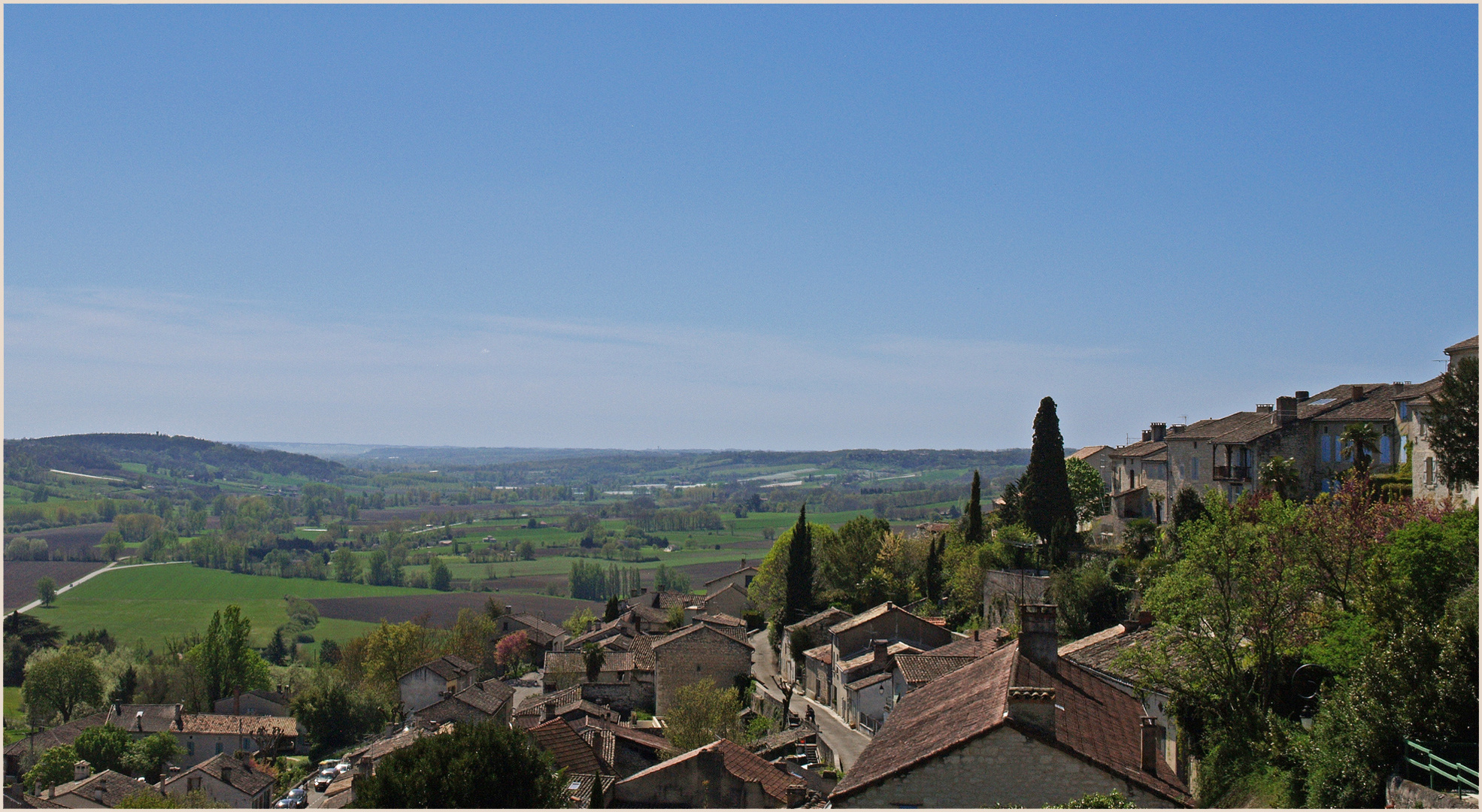 Vue sur la campagne autour de Lauzerte  --  Tarn-et-Garonne