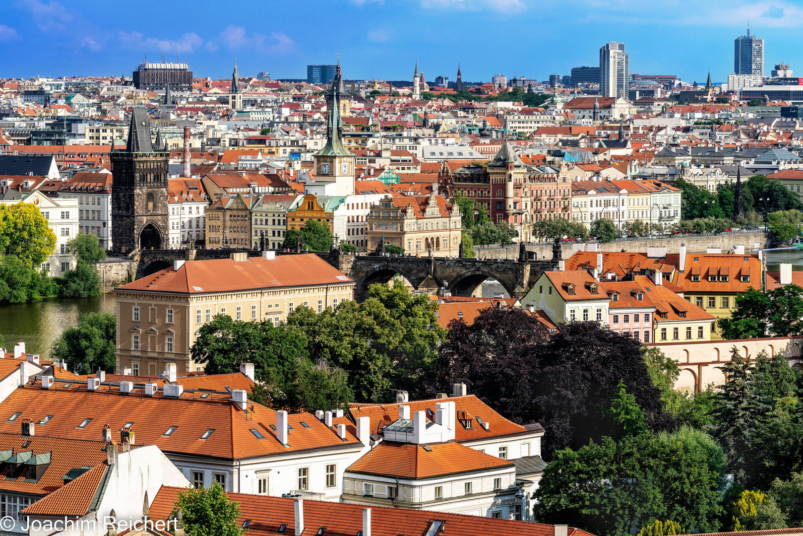 Vue sur la Moldau depuis le château de Prague