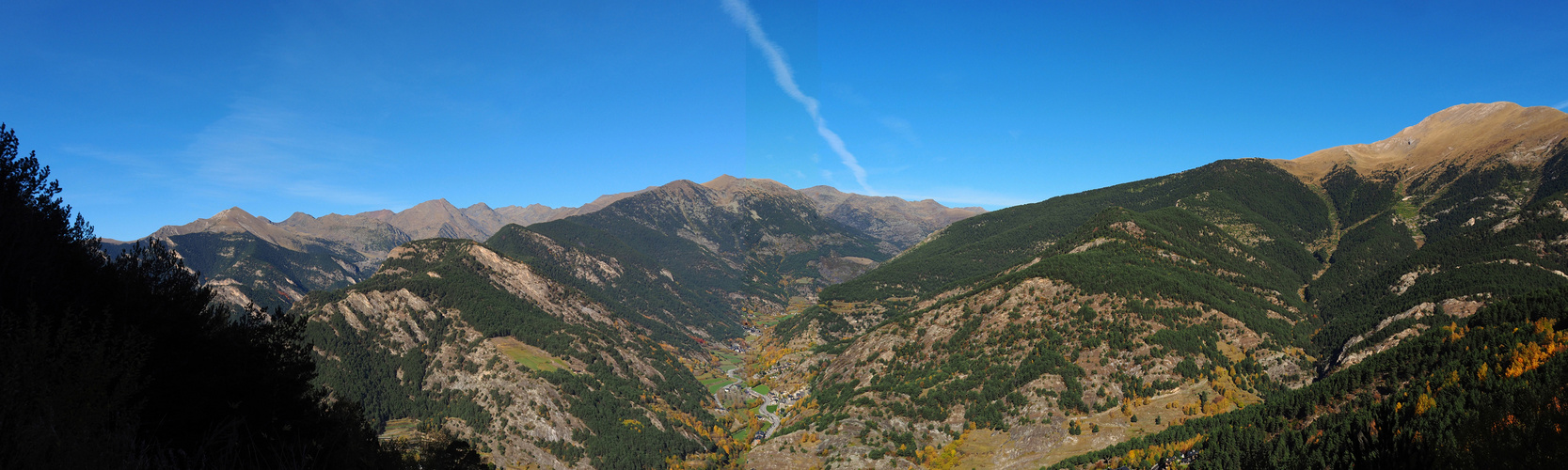 Vue sur la vallée de la Valira du nord  --  Andorre