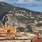 Vue sur la ville de Menton avec la Basilique Saint-Michel