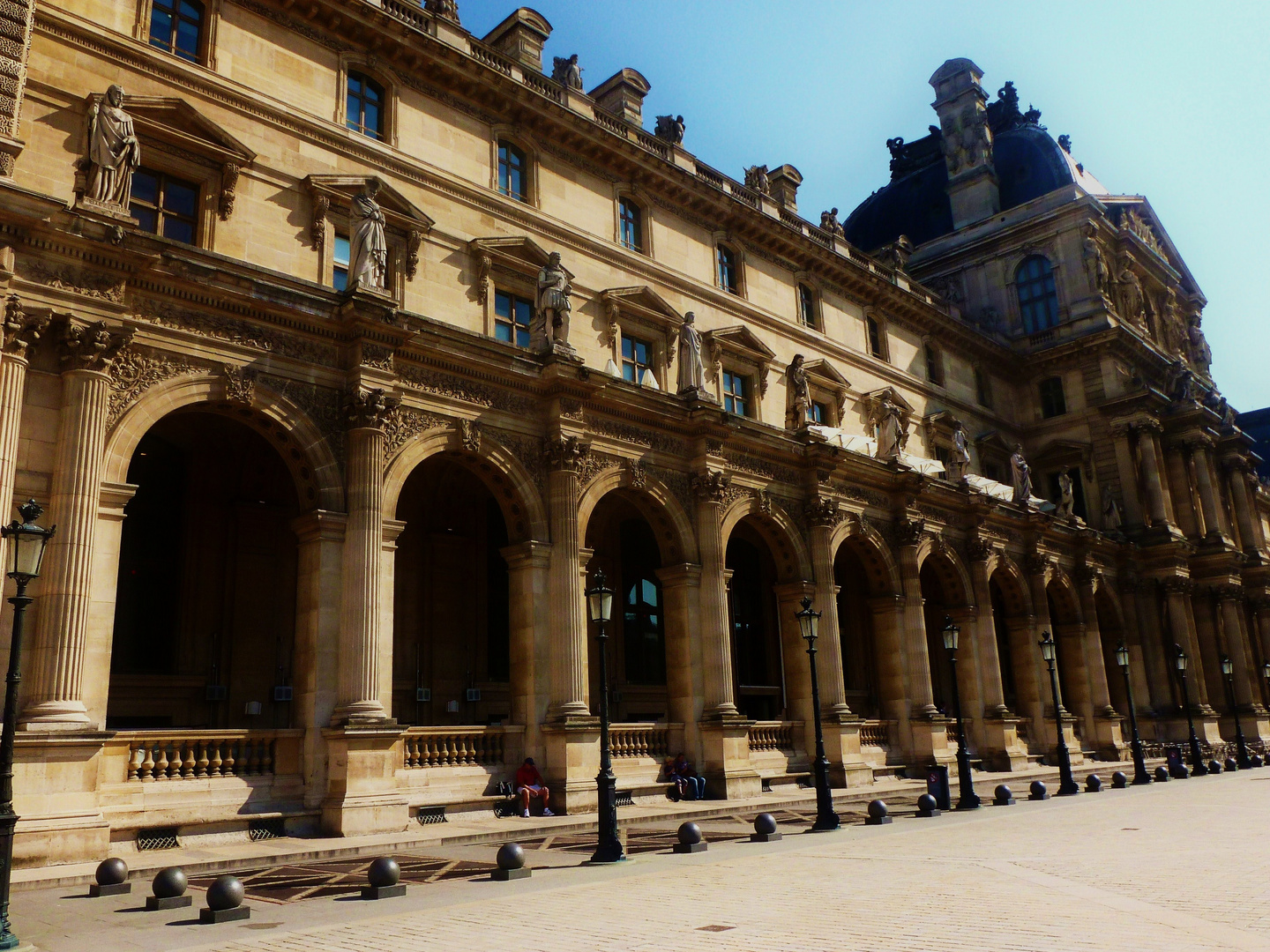 Vue sur le café "Marly"