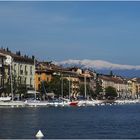 Vue sur le Lac de Garde et le centre-ville de Salo