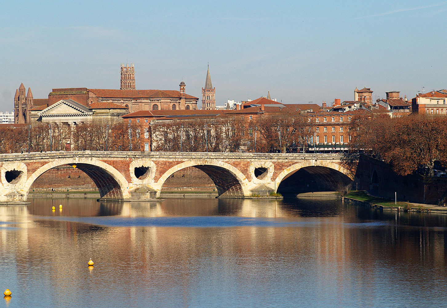 Vue sur le Pont-Neuf et le Centre-ville de Toulouse, la Ville Rose