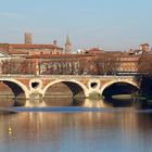 Vue sur le Pont-Neuf et le Centre-ville de Toulouse, la Ville Rose