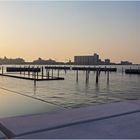 Vue sur le port d‘Abu Dhabi à partir du Louvre