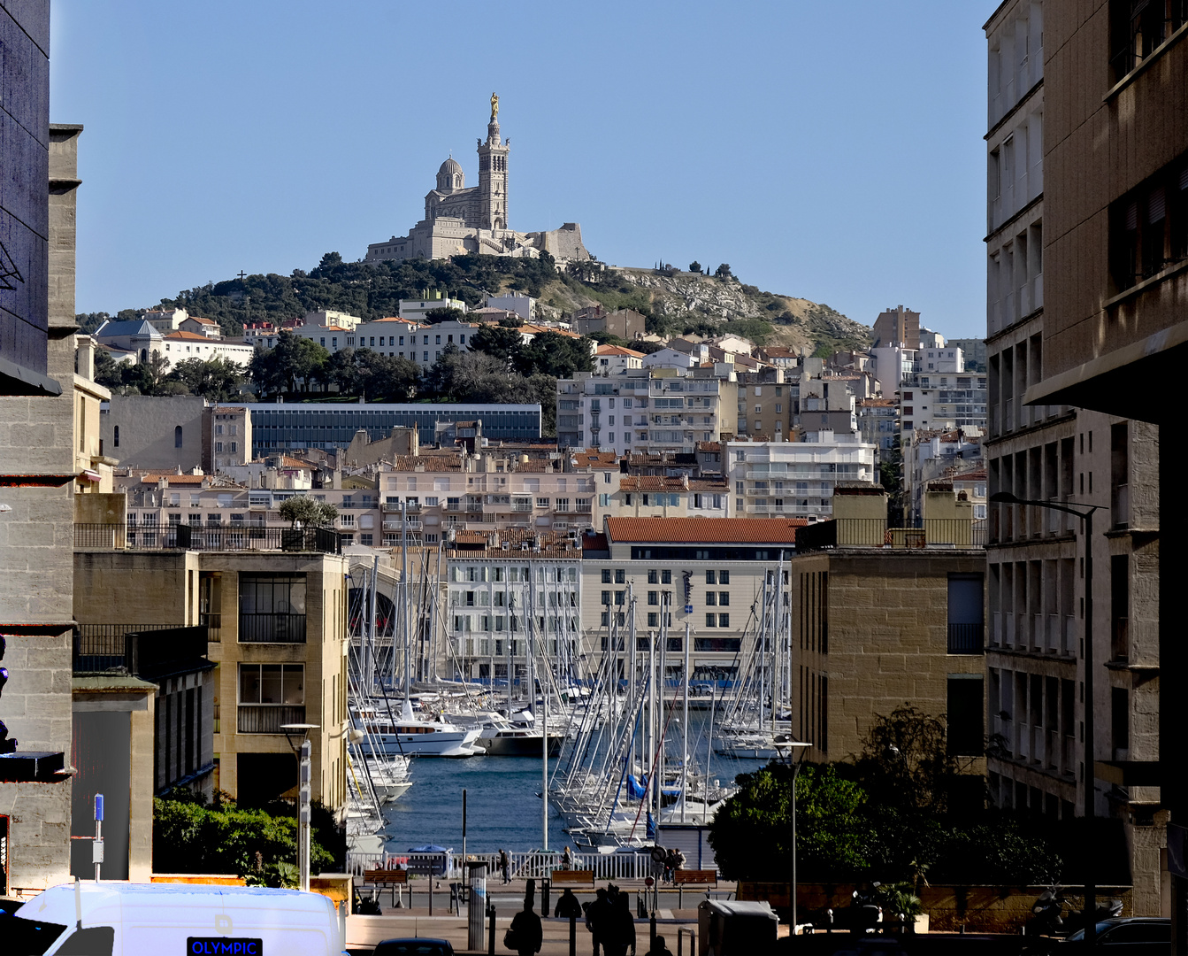 Vue sur le Vieux-port et la Bonne Mère