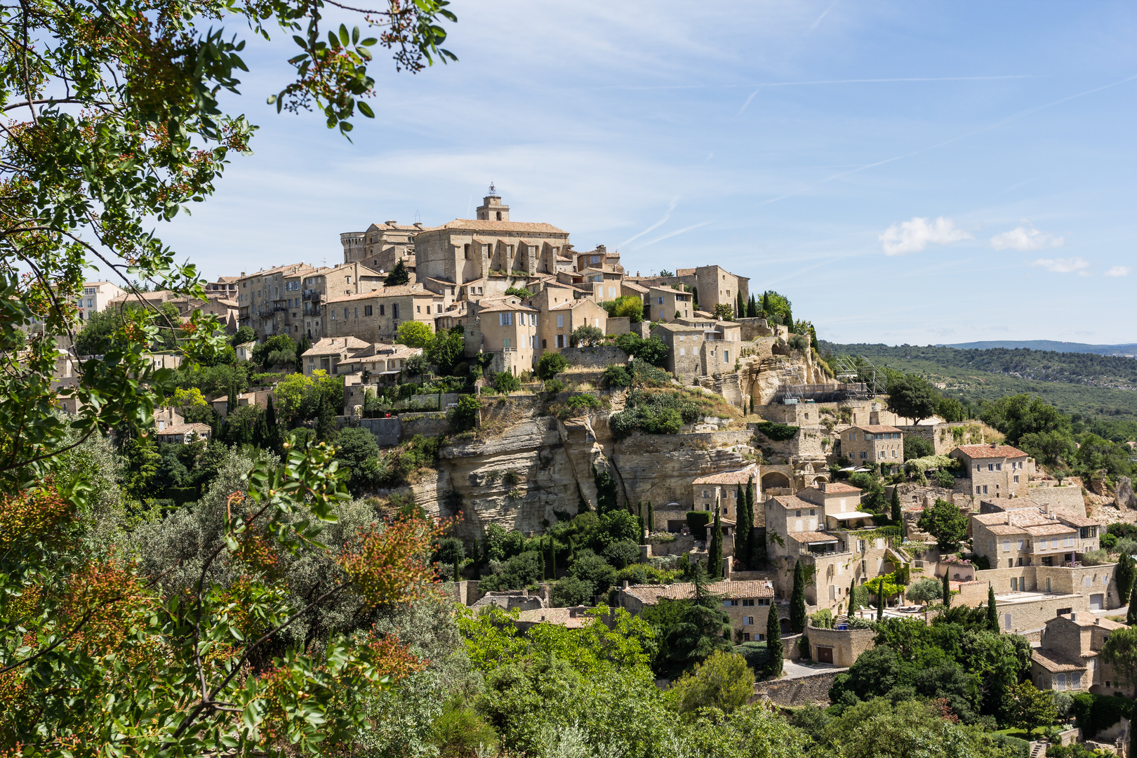 -- Vue sur le village perché de Gordes --