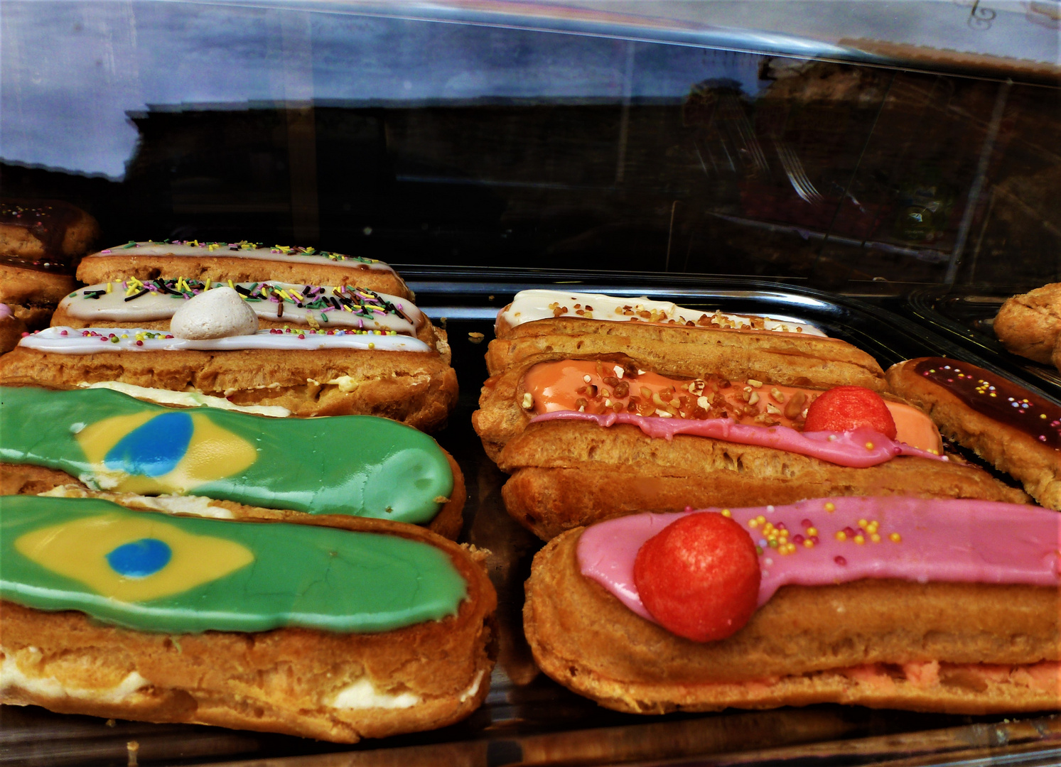 Vue sur les éclairs dans une petite pâtisserie dans l'Hérault