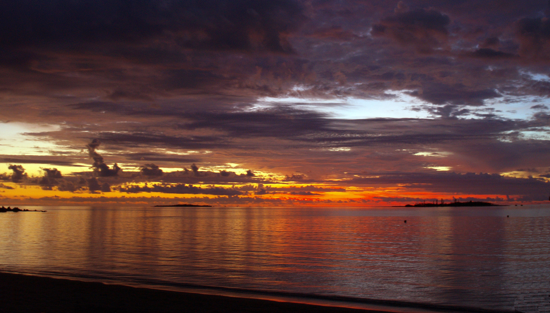 Vue Sur Les îles Au Coucher Du Soleil à Partir De Lanse