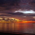 Vue sur les îles au coucher du soleil à partir de l’Anse Vata, Nouméa