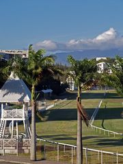 Vue sur l’hippodrome de Nouméa -- Aussicht auf die Pferderennbahn von Nouméa