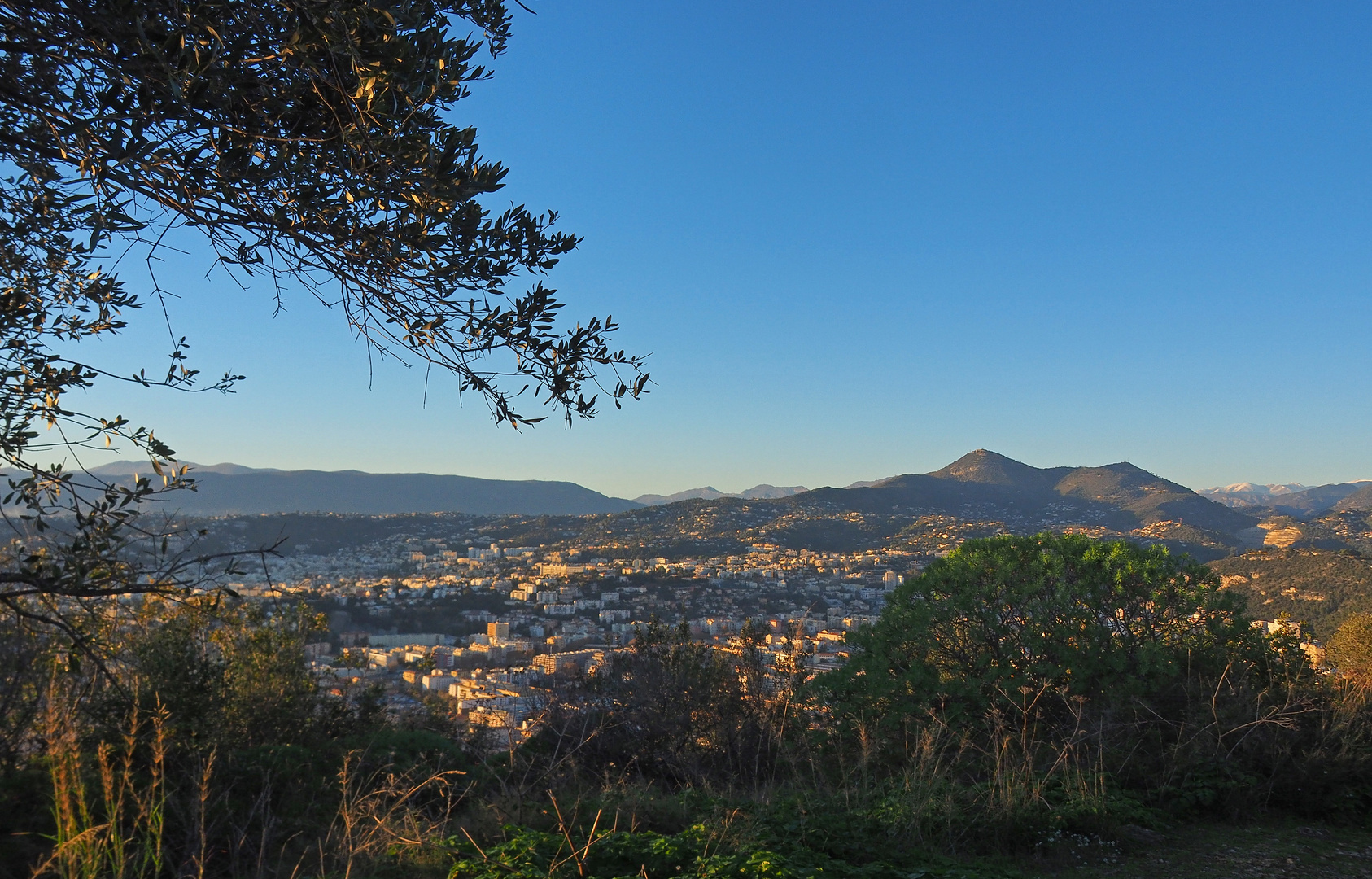 Vue sur Nice nord et l’arrière-pays niçois