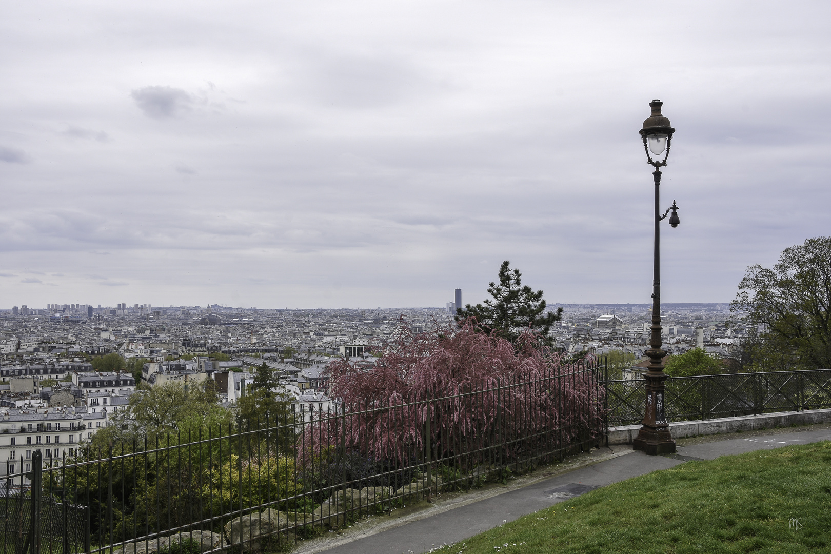 Vue sur Paris depuis la Butte Montmartre - avril 2023