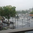 Vue sur rue un jour de pluie