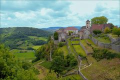 Vue un peu plus étendue de Château -Chalon