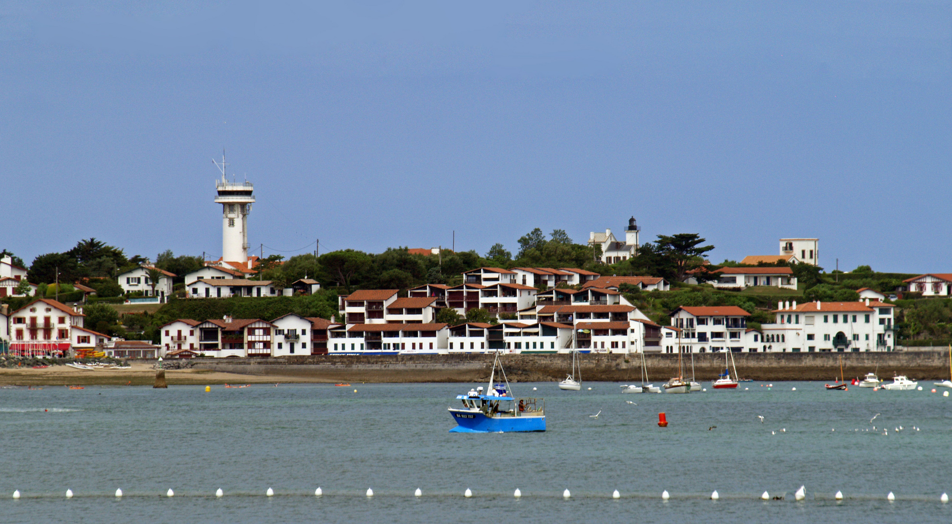 Vue vers Ciboure à partir de la plage de St-Jean-de –Luz