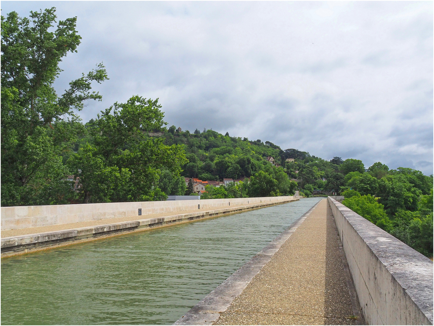 Vue vers l’est du Pont-Canal