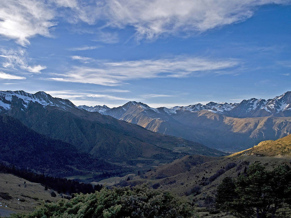 Vue vers l’ouest au Col d’Azet -- 1580 M -- 12/2015 -- Sicht nach Westen von dem Azet-Pass aus