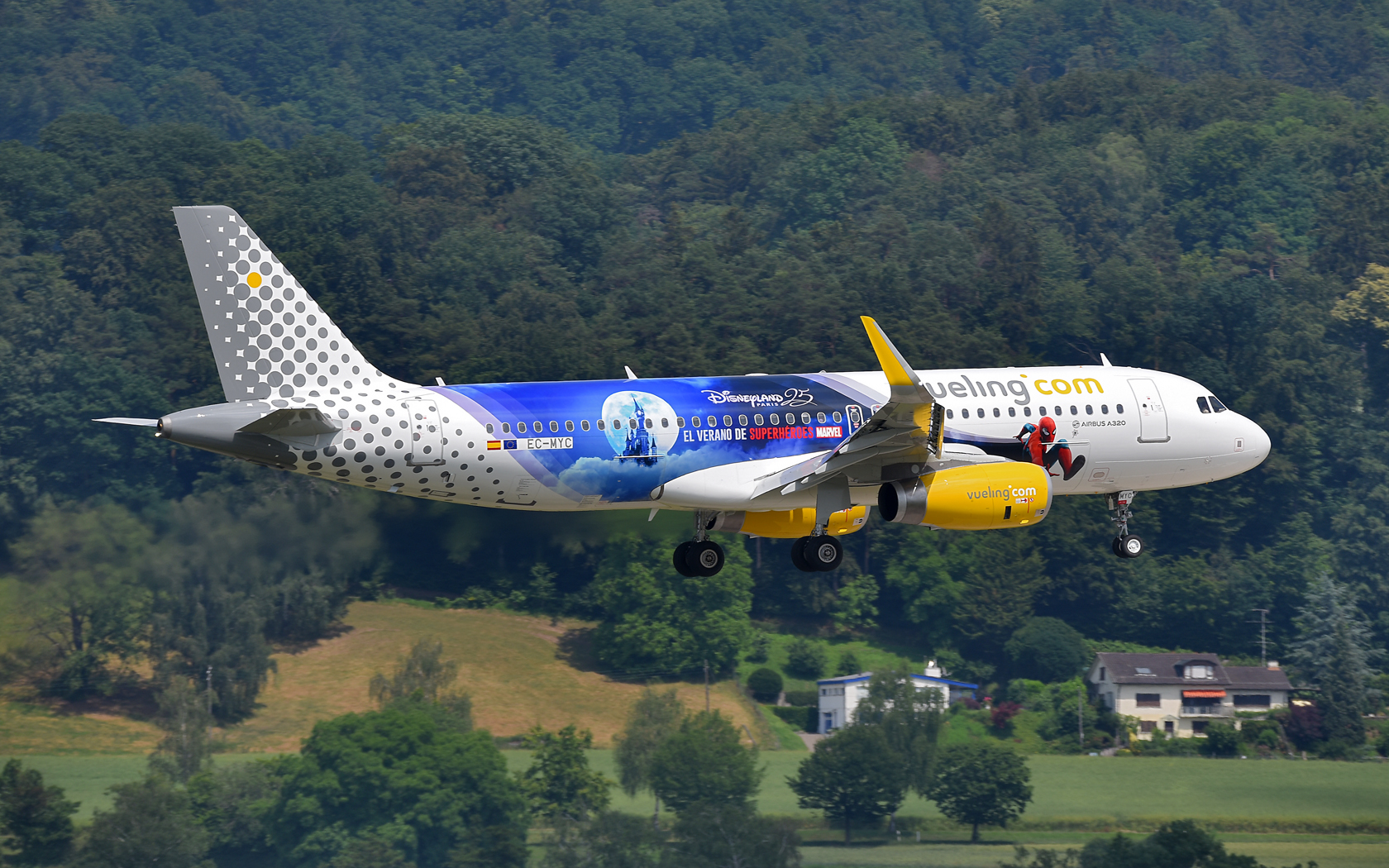 Vueling Airlines Airbus A320 EC-MYC 