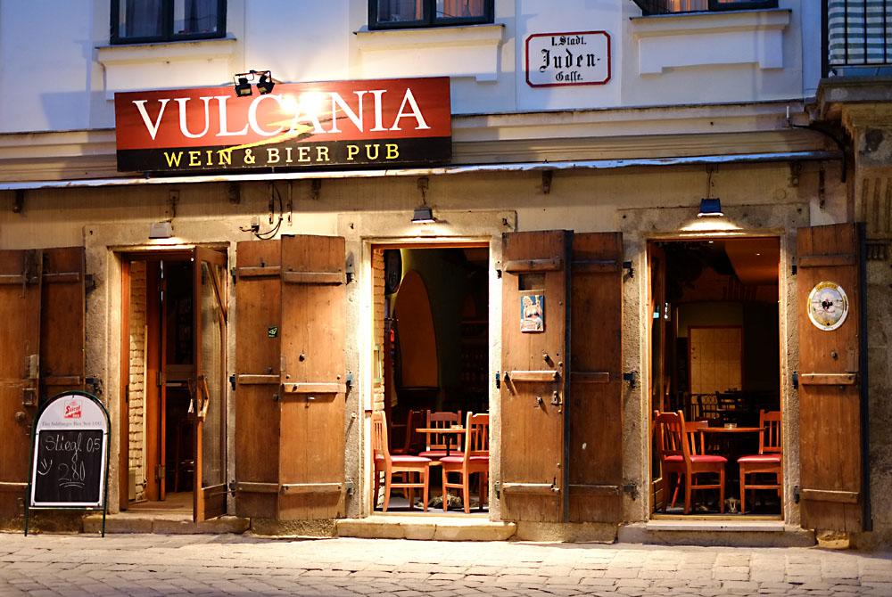 Vulcania - Wein und Bier Pub