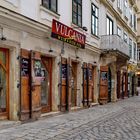 VULCANIA, Wein und Bier Pub