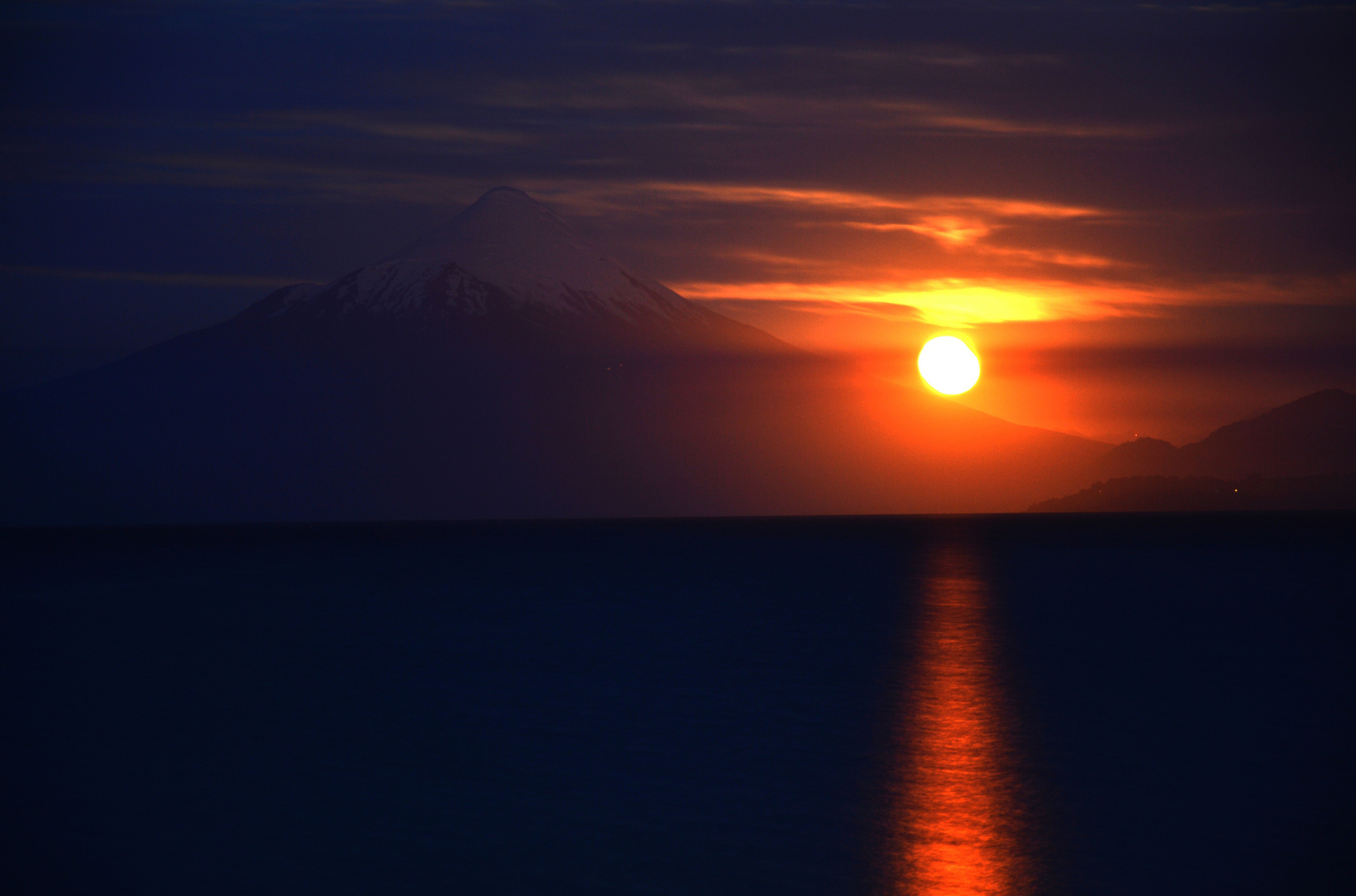 Vulcano Osorno in the moonlight