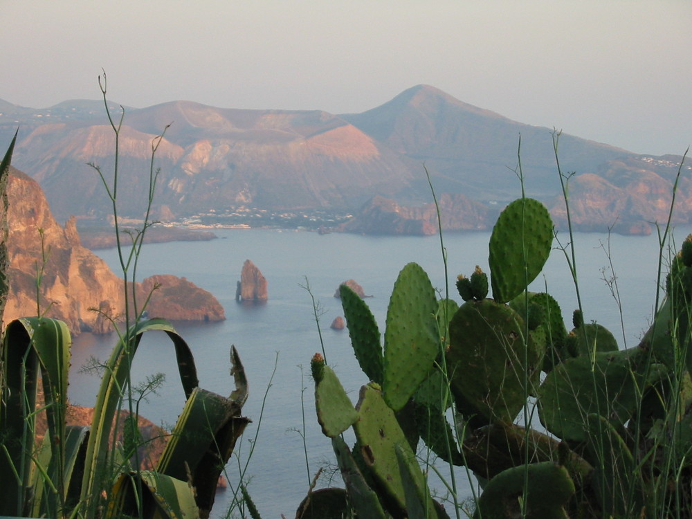 Vulcano vista da Lipari