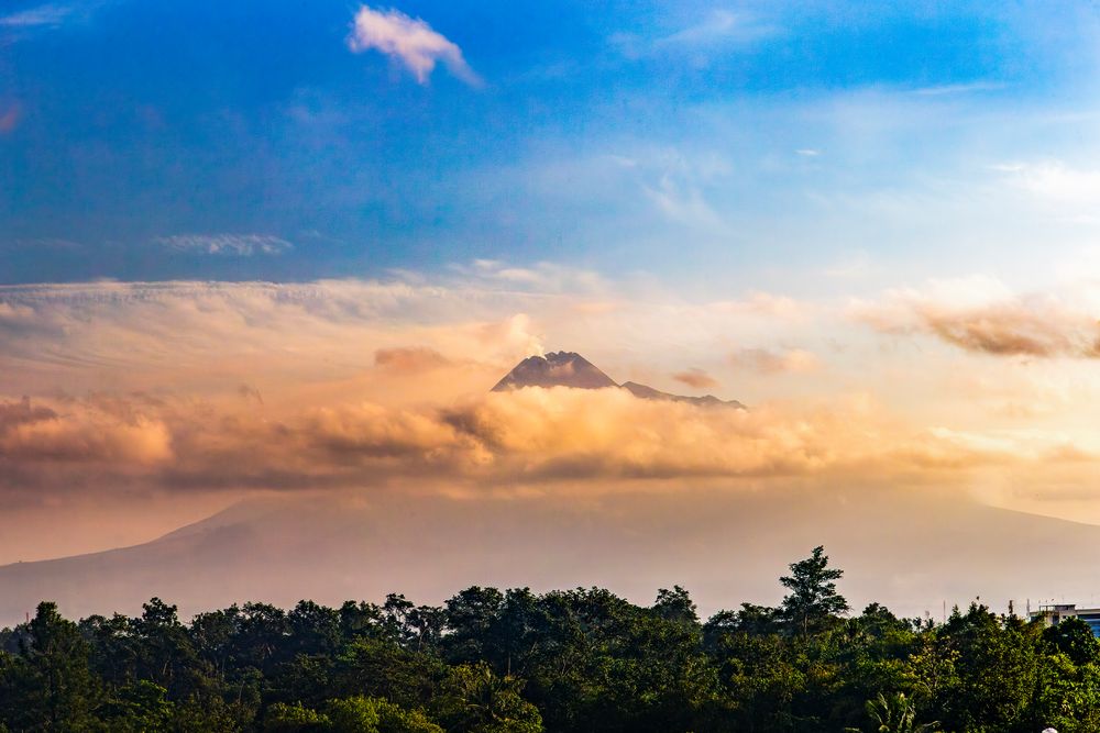 Vulkan in den Wolken - Java