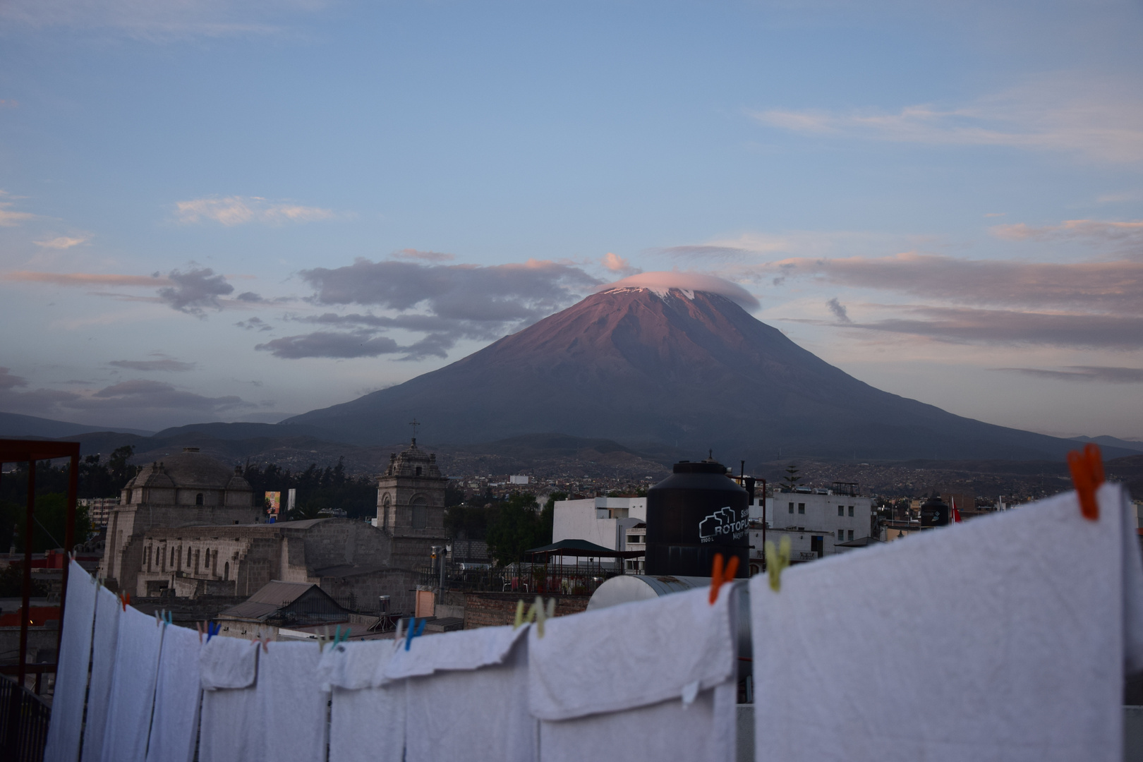 Vulkan Misti in Arequipa vom Dach aus fotografiert